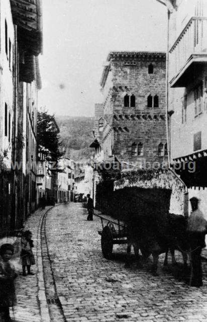 Zarautz. Kale Nagusia eta Torre Luzea