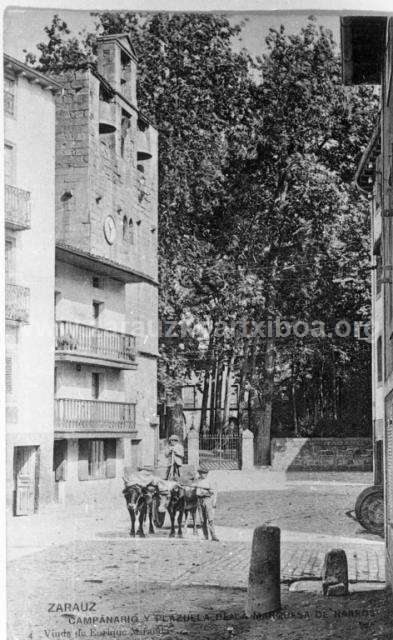 Zarauz. Campanario y plazuela de la Marquesa de Narros