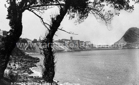 Zarauz. Guetaria desde la carretera.