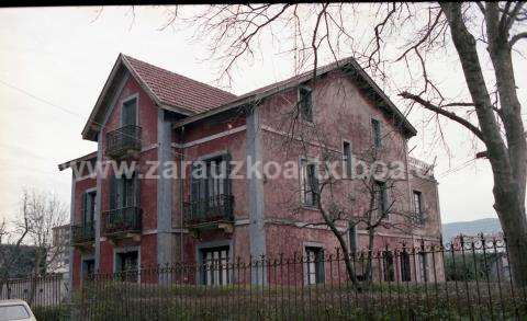Herrikobarra kalea. Villa Josefina