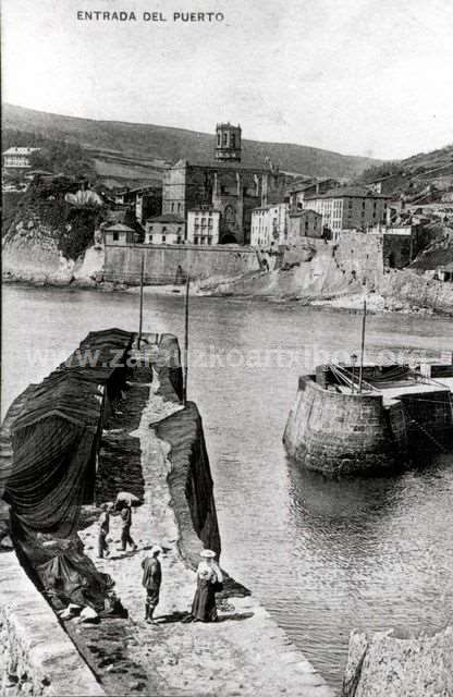 Guetaria. Entrada del Puerto