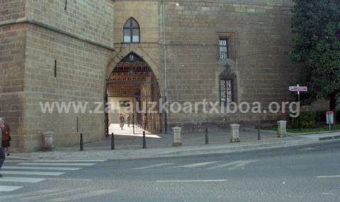 Fachada de la parroquia Santa Maria La Real