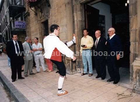 Homenaje a Isidoro Unzueta y Pagoeta Mendizale Elkartea 1997