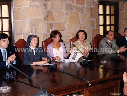 Homenaje a las Hermanas de la Caridad de Santa Ana 2000