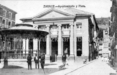 Zarautz: udaletxea eta plaza