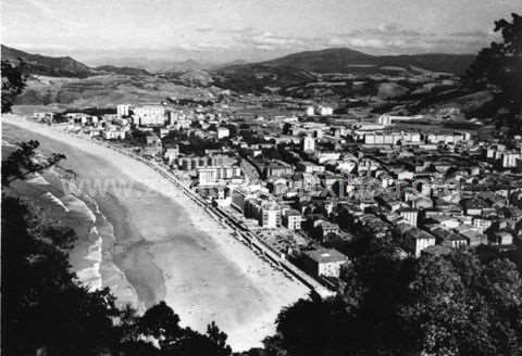 Zarauzko herriaren panoramika, Santa Barbara menditik begiratuta