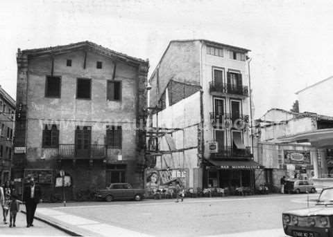 Zarauzko Musika Plazako “Mondragones” tabernaren fatxada