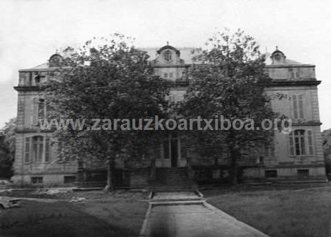 Fachada principal del palacio Sanz Enea de Zarautz