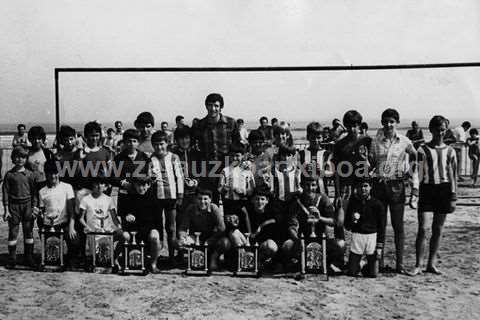 Haurren hondartza-futbola Zarautzen. I. Txopito Txapelketa