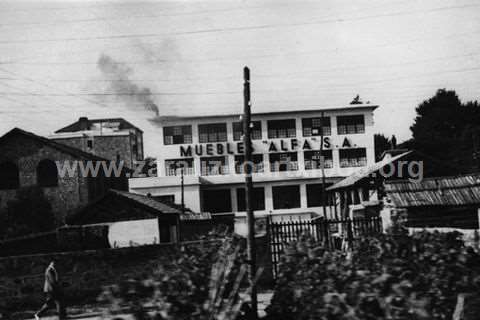 “Muebles Alfa SA” lantegiaren fatxada. Zarautz