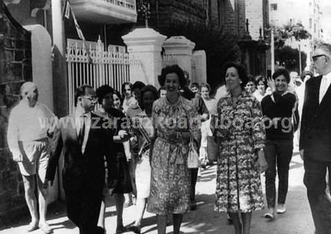 Reina Fabiola de Bélgica saliendo de la iglesia de las Carmelitas en Zarautz