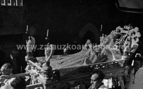 Procesión de la Vírgen Dormida por las calles de Zarautz