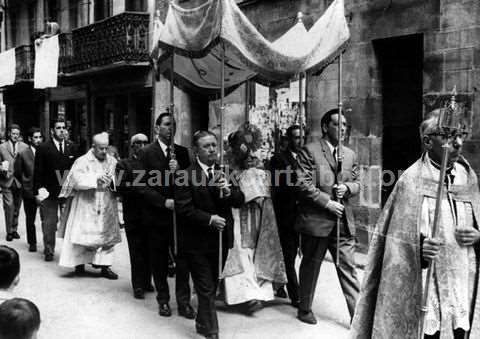 Gorpuzti eguneko prozesioa Zarauzko kaleetan