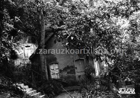 Casa de Zarautz situada en las faldas del monte Santa Bárbara