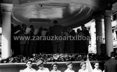 Zaharren omenez Zarautzen egindako festa