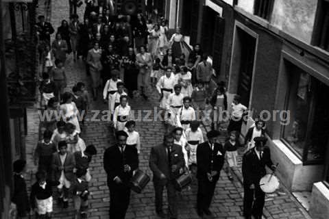 Zaharren omenez Zarautzen egindako festa