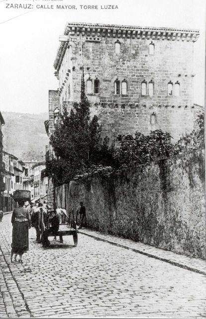 Zarautz: Kale Nagusia eta Dorre Luzea