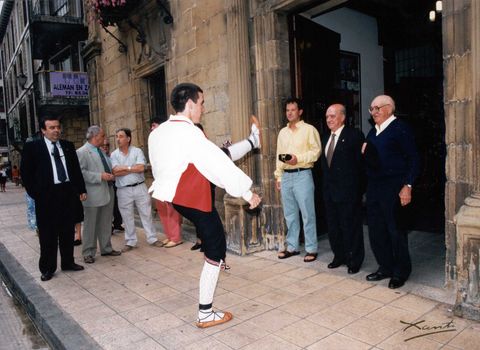 Isidoro Unzueta eta Pagoeta Mendizale Elkarteari omenaldia, 1997