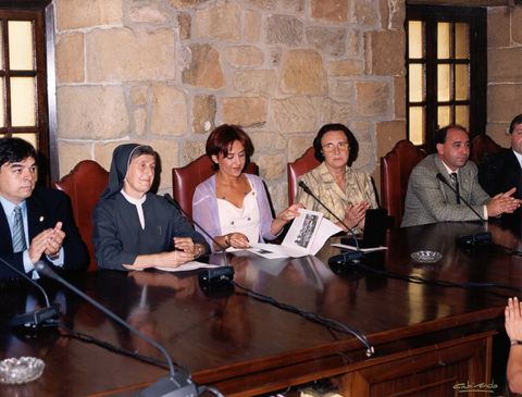 Homenaje a las Hermanas de la Caridad de Santa Ana 2000