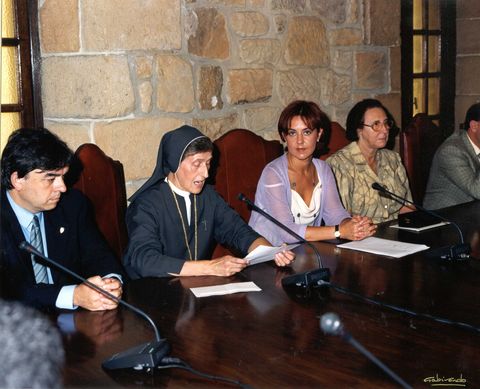 Homenaje a las Hermanas de la Caridad de Santa Ana 2000