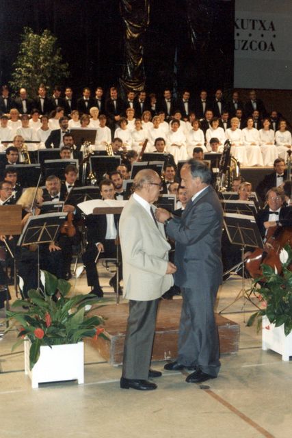 Escuderori omenaldia