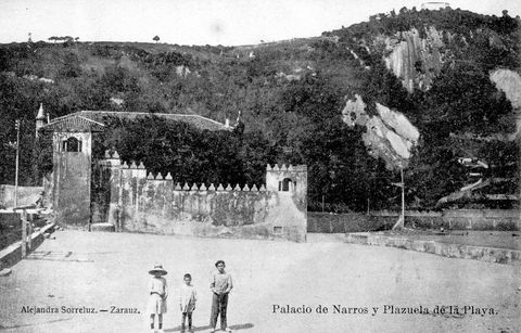 Narros Jauregia eta hondartzako plazatxoa