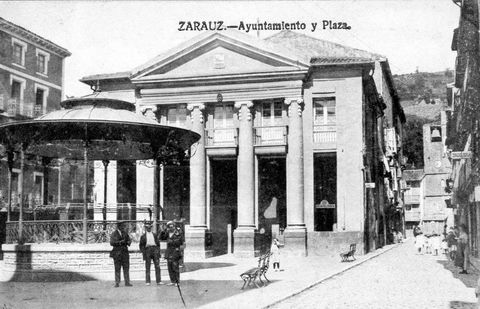 Zarautz: udaletxea eta plaza
