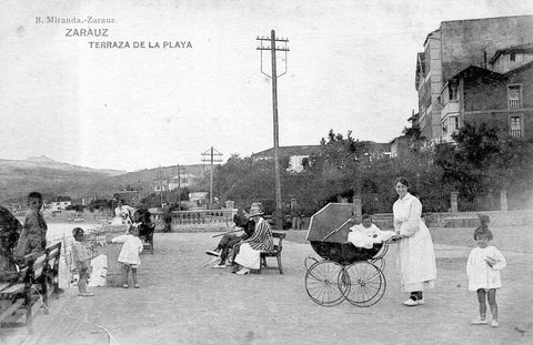 Zarautz: hondartzako terraza