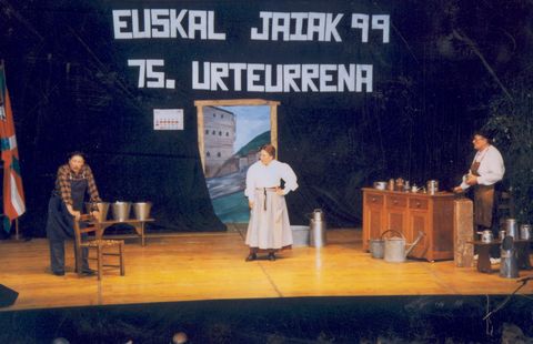 Irrintzi. Antzerkia