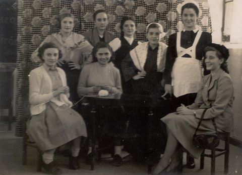 Antzerkia, Eskola Nazionaletan