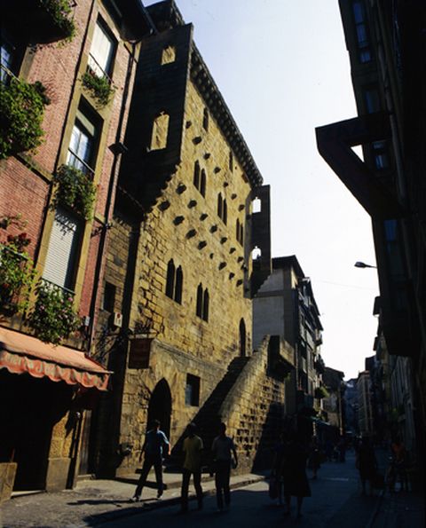 Zarauzko Dorre Luzearen fatxada