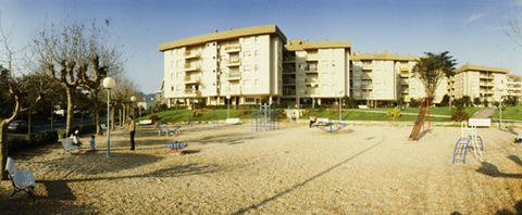 Parque infantil en una calle de Zarautz