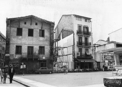 Zarauzko Musika Plazako “Mondragones” tabernaren fatxada