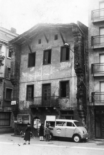 Gozokiak saltzeko furgoneta, Zarauzko Musika Plazan