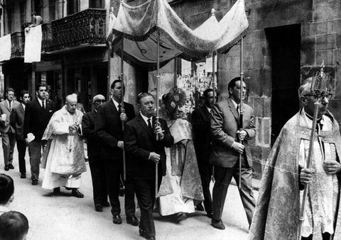 Procesión de Corpus Cristi por las calles de Zarautz