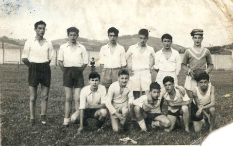 El equipo de fútbol Cachi-Bachi, campeón. Fútbol playero.