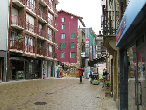 Derribo del edificio del s. XVIII en Zigordia kalea