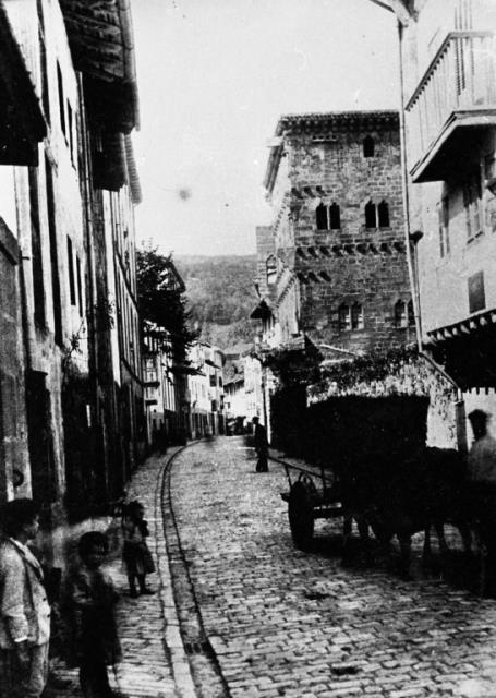 Zarauz. Calle Mayor y Torre Lucea