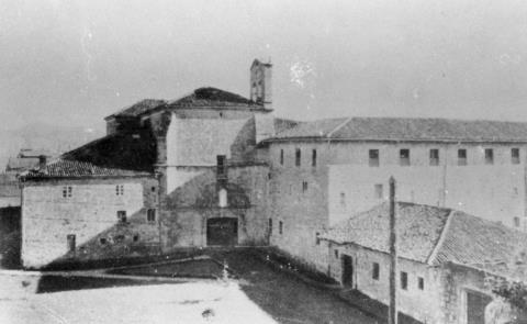 Zarauzko klarisatarren komentuko fatxada eta barruko patioa
