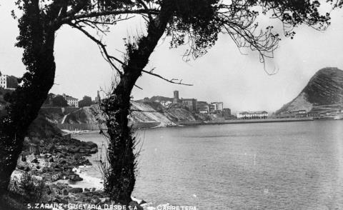 Zarauz. Guetaria desde la carretera.