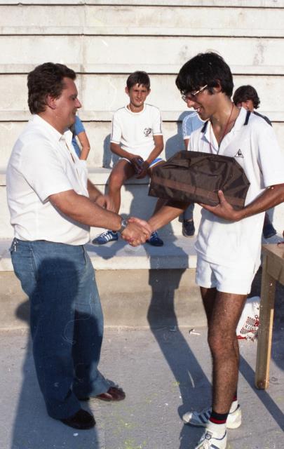 Entrega de trofeos de un torneo de tenis