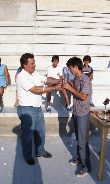 Entrega de trofeos de un torneo de tenis