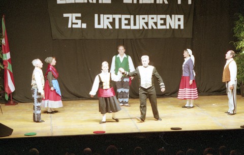 Irrintzi. Antzerkia